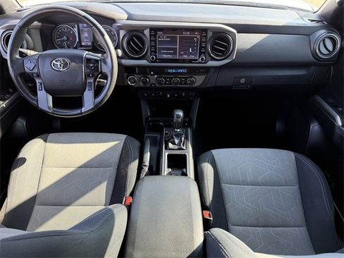 Used 2022 Toyota Tacoma TRD Off-Road image 11