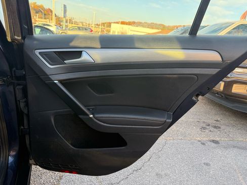 Used 2015 Volkswagen Golf TDI S image 20