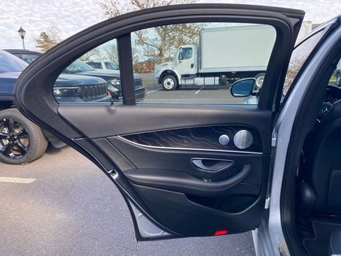 Used 2019 Mercedes-Benz E 300 4MATIC image 26