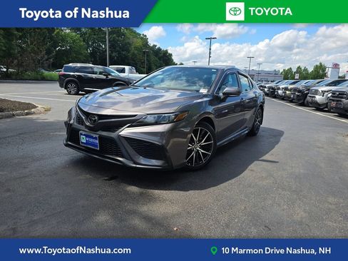 Used 2022 Toyota Camry SE w/ Cold Weather Package AWD/4WD image 1
