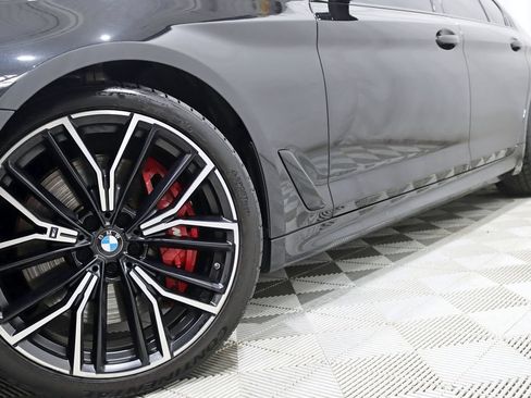 Used 2023 BMW M550i xDrive w/ Dynamic Handling Package AWD/4WD image 4