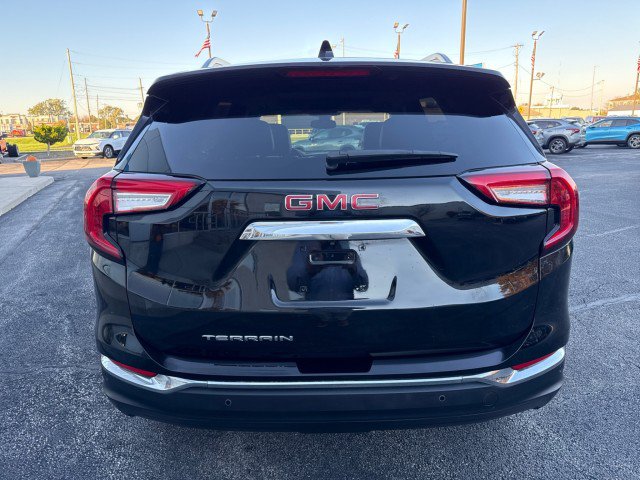 Used 2023 GMC Terrain SLT w/ Tech Package FWD image 4