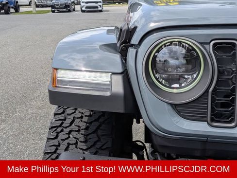 Certified 2025 Jeep Wrangler Unlimited Rubicon AWD/4WD image 9
