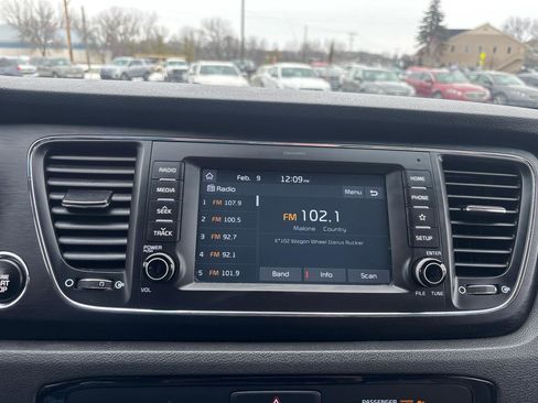 Used 2020 Kia Sedona EX image 22