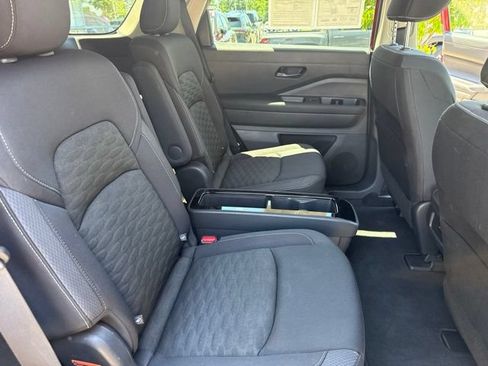 Used 2023 Nissan Pathfinder SV w/ SV Premium Package AWD/4WD image 14