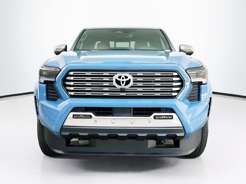 Used 2026 Toyota Tacoma Limited AWD/4WD image 2