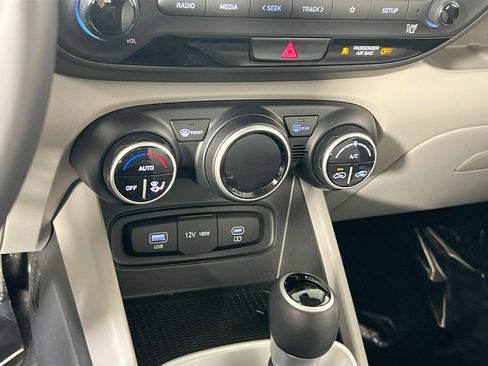 Used 2023 Hyundai Venue SEL image 15