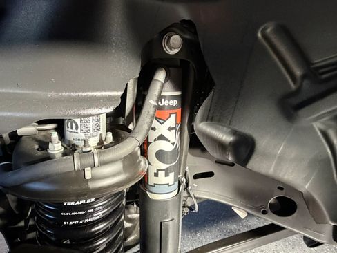 Used 2024 Jeep Gladiator Mojave image 31