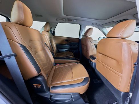 Used 2022 Nissan Pathfinder Platinum w/ Lighting Package (N93) image 30