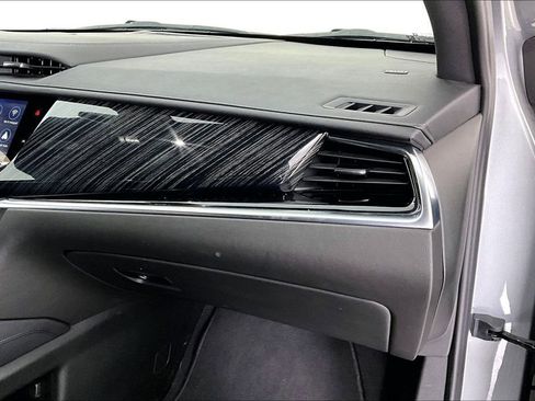 Used 2025 Cadillac XT6 Premium Luxury image 21