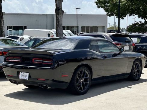 Used 2023 Dodge Challenger R/T w/ Blacktop Package RWD image 4
