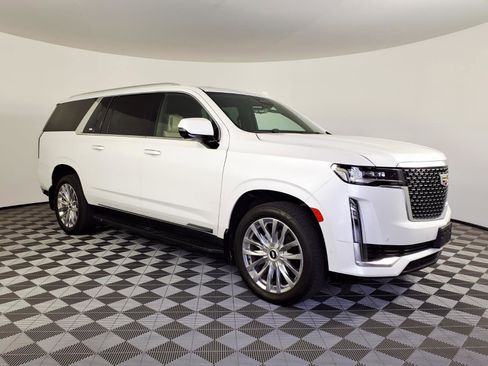 Certified 2023 Cadillac Escalade ESV Premium Luxury w/ Performance Package AWD/4WD image 3