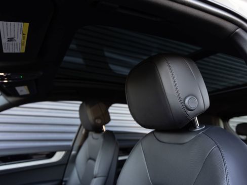 Certified 2026 Porsche Cayenne AWD/4WD image 24