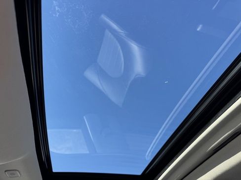 Used 2023 Toyota Highlander XLE image 30