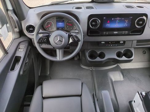 Used 2025 Mercedes-Benz Sprinter 2500 image 16