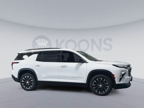 New 2026 Chevrolet Traverse LT w/ Sun and Wheel Package AWD/4WD image 2