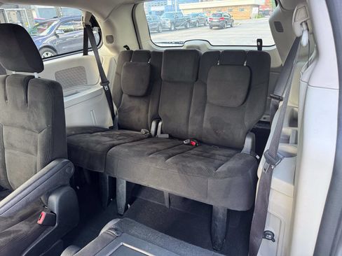 Used 2016 Dodge Grand Caravan SXT FWD image 9