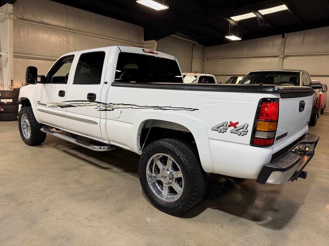Used 2007 GMC Sierra 2500 SLE w/ Heavy-Duty Power Package AWD/4WD image 3