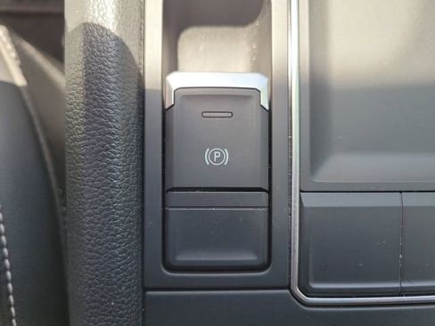 Used 2022 Volkswagen Atlas SE FWD image 28