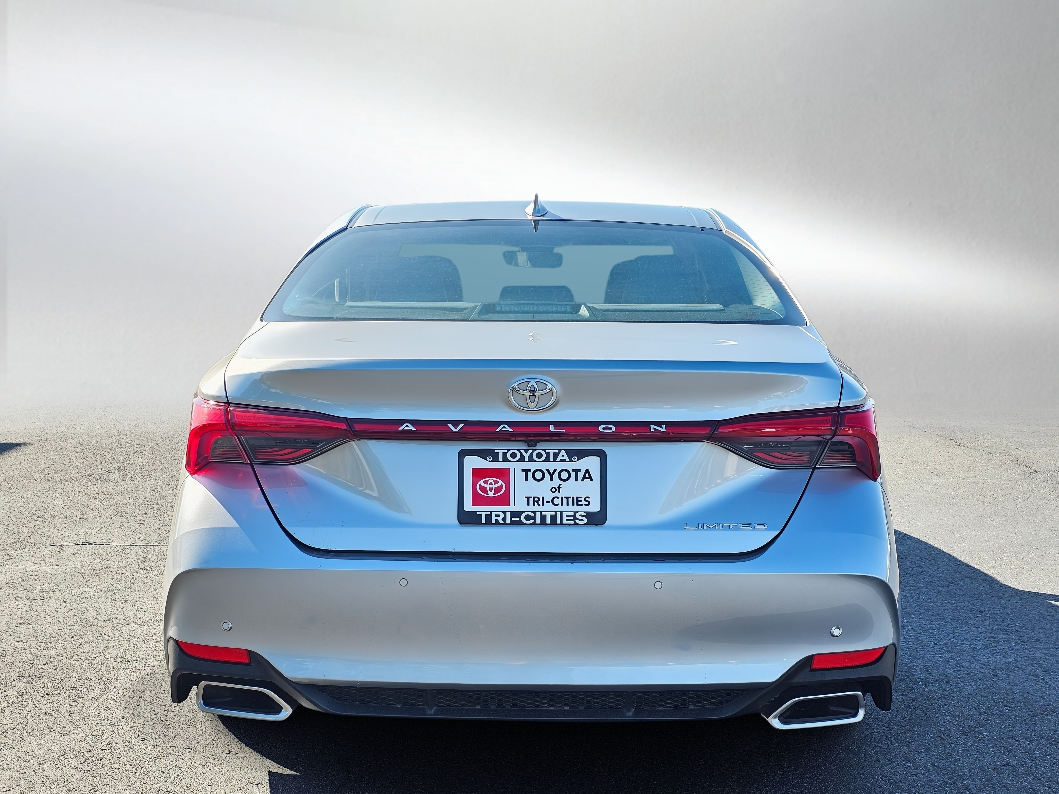 Certified 2021 Toyota Avalon Limited w/ Advanced Safety Package FWD image 4