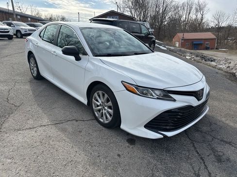 Used 2020 Toyota Camry LE image 2