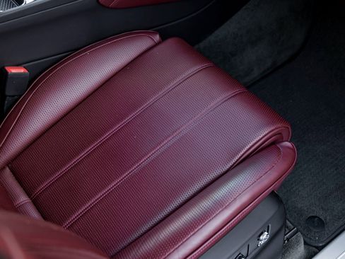 Used 2023 Bentley Bentayga Extended Wheelbase image 30