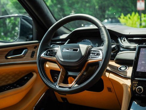 New 2025 Jeep Grand Cherokee Summit image 15