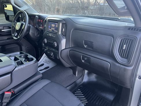 Used 2025 Chevrolet Silverado 2500 Custom image 9