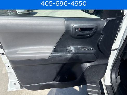 Used 2017 Toyota Tacoma SR image 11