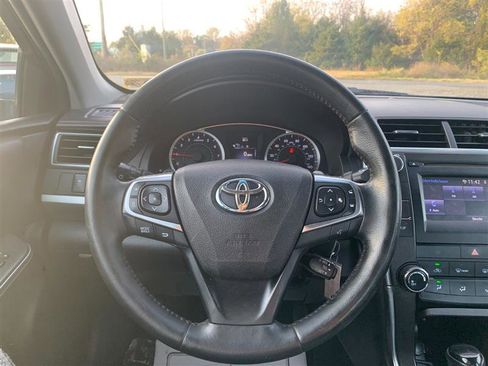 Used 2017 Toyota Camry SE image 14