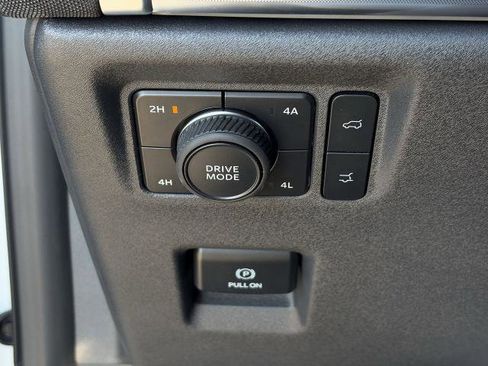 New 2025 Ford Expedition Platinum w/ Driver's Package image 24