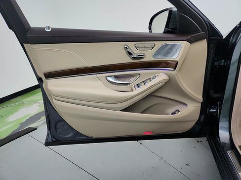 Used 2016 Mercedes-Benz S 550 Sedan image 23