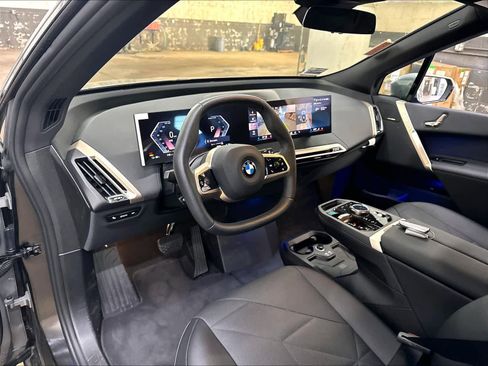 Used 2026 BMW iX xDrive45 w/ Premium Package AWD/4WD image 16
