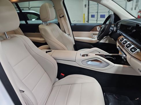 Used 2026 Mercedes-Benz GLS 450 4MATIC image 11