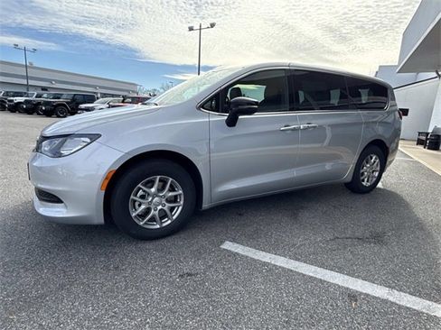 New 2026 Chrysler Voyager LX image 6