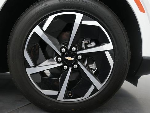 Used 2025 Chevrolet Equinox EV LT w/ Convenience Package image 11