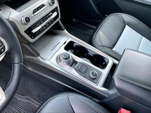 Certified 2022 Ford Explorer XLT w/ Equipment Group 202A image 15