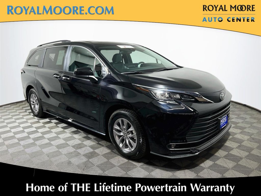 Certified 2026 Toyota Sienna XLE FWD image 1