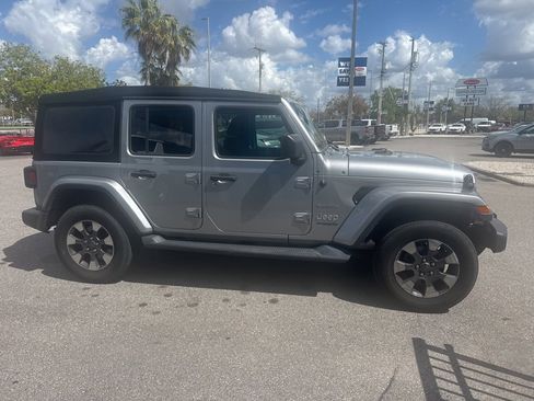 Used 2018 Jeep Wrangler Unlimited Sahara image 2