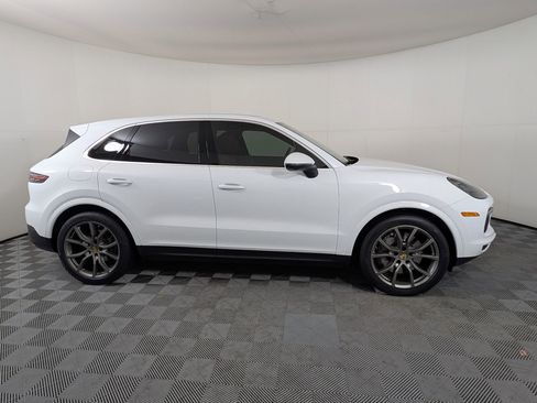 Used 2023 Porsche Cayenne S image 9