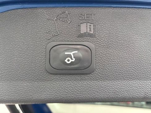 Used 2019 Ford Escape SEL image 18