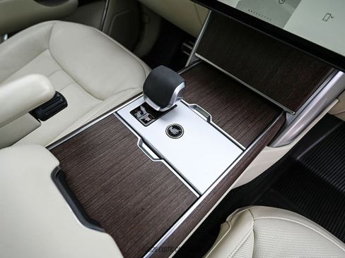 Used 2025 Land Rover Range Rover SE image 43
