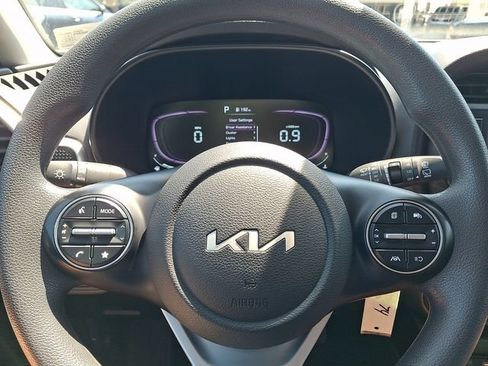 Certified 2025 Kia Soul LX w/ LX Technology Package FWD image 18