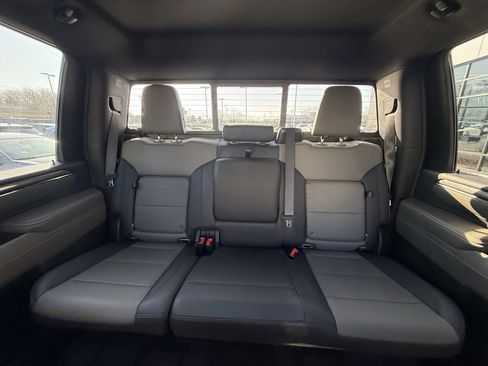 Used 2024 Chevrolet Silverado 2500 ZR2 w/ Technology Package image 21