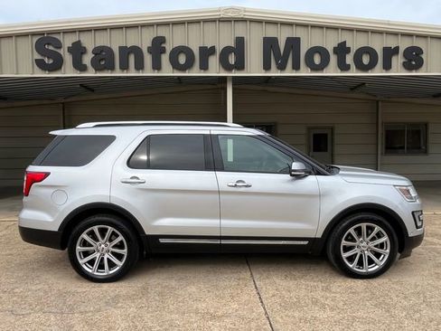 Used 2016 Ford Explorer Limited w/ Equipment Group 301A image 3