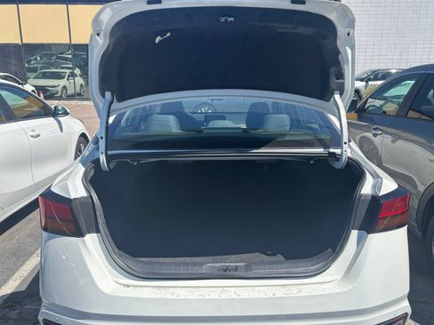 Used 2025 Nissan Altima 2.5 SV FWD image 28