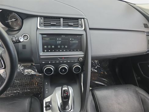 Used 2019 Jaguar E-PACE SE image 23