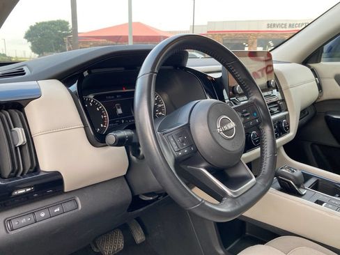 Used 2025 Nissan Pathfinder SV AWD/4WD image 8