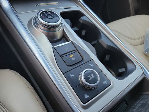 Used 2020 Ford Explorer Platinum w/ Premium Technology Package image 22