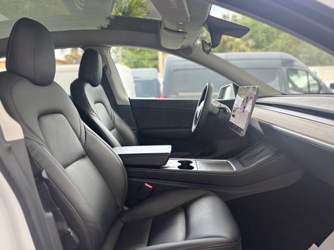 Used 2021 Tesla Model Y Long Range image 24